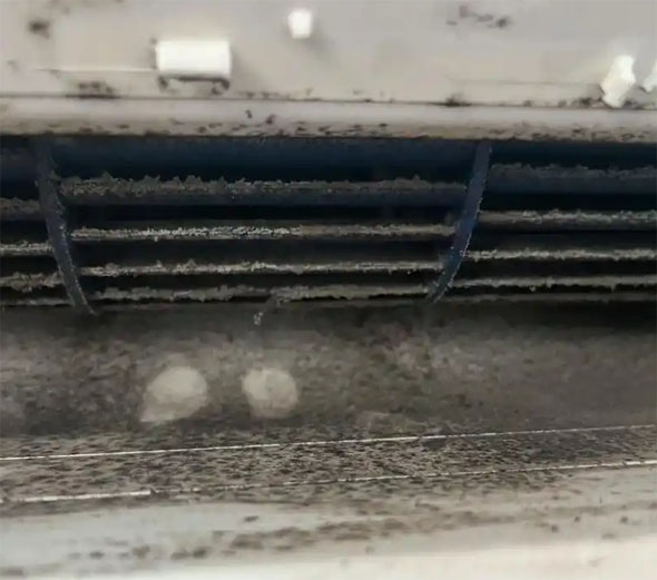 苏州市空调吹的风有股烧焦味是怎么回事